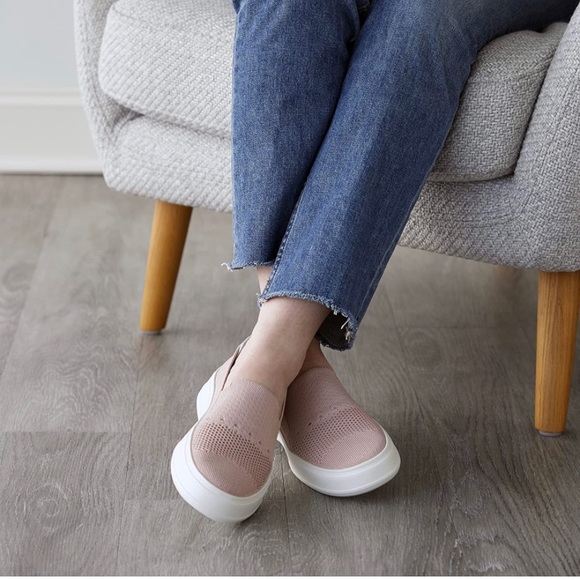 Dearfoams Women's Original Comfort Sophie Slip-on Sneaker shoes 7 - Picture 7 of 13